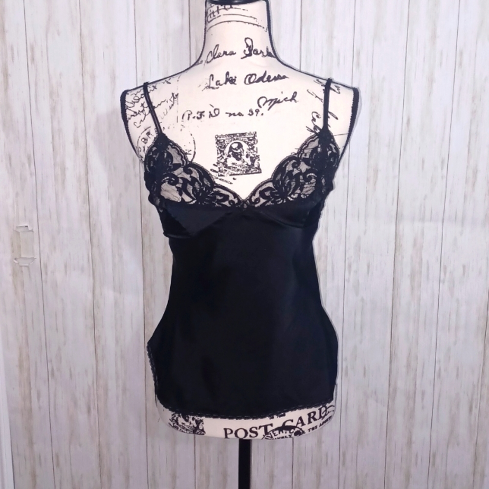 Size 32 Vassarette Top Sleepwear
